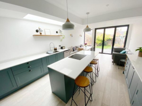 Salterns Home Newly renovated 3 bedrooms house with free parking and outside space